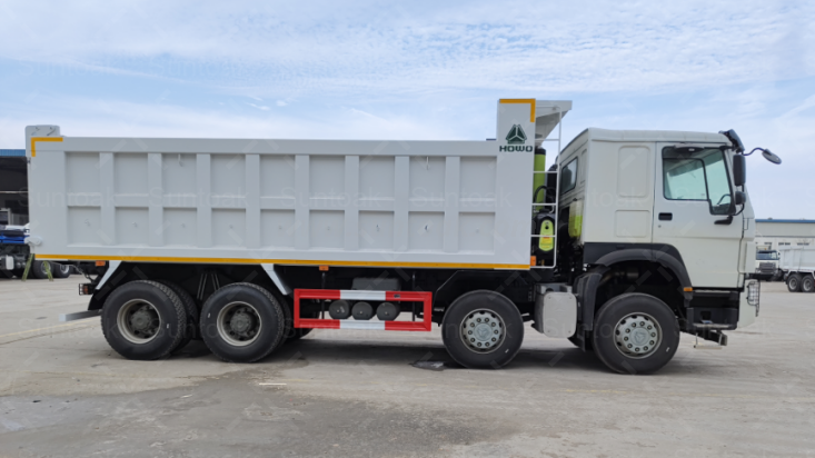 Caminhão basculante HOWO 8X4 LHD 22 CBM para mineração
