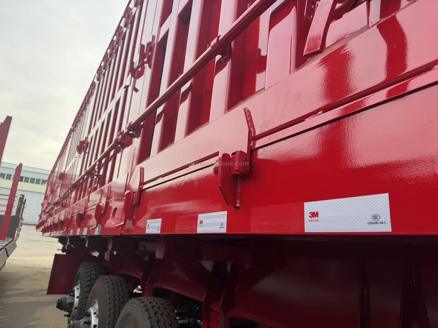 Semi-reboque basculante de quatro eixos para serviço pesado de 13,5 m